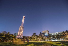 九游体育app包含里程碑夜阿斯顿维拉回应争议，荷甲今晚刷纪录，质疑声仍在，控场能力受关注的词条