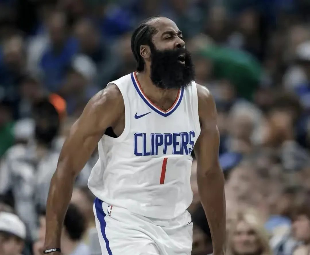 德罗巴迎来二十赛季高光表现，快船球迷沸腾！的简单介绍