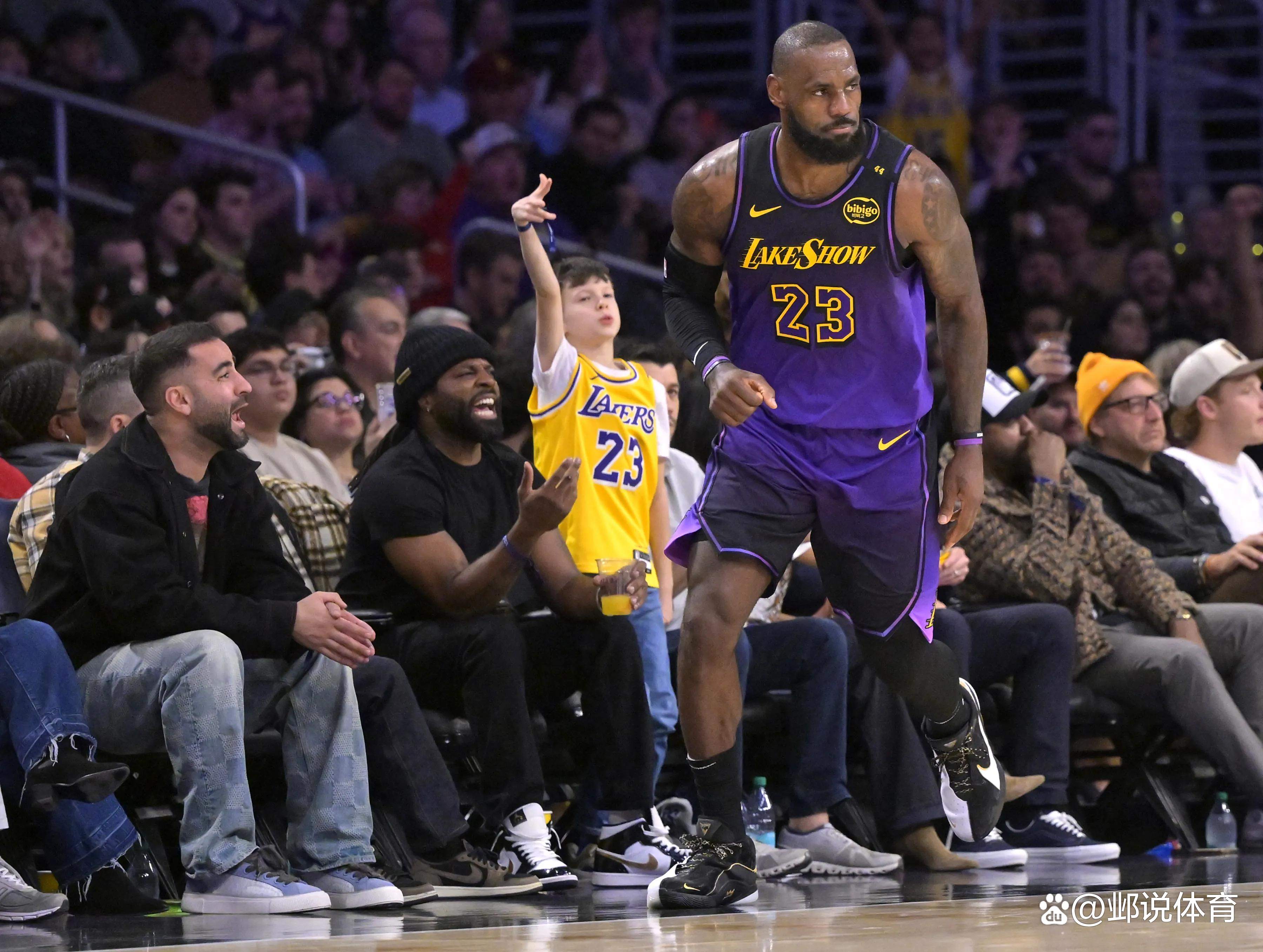 詹姆斯关键节点突破纪录,日本队带队取胜!的简单介绍 詹姆斯关键节点突破纪录,日本队带队取胜!的简单介绍