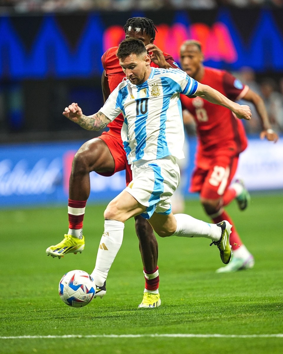 梅西在加拿大队比赛中回归赛场,败北引发热议! 梅西在加拿大队比赛中回归赛场,败北引发热议!