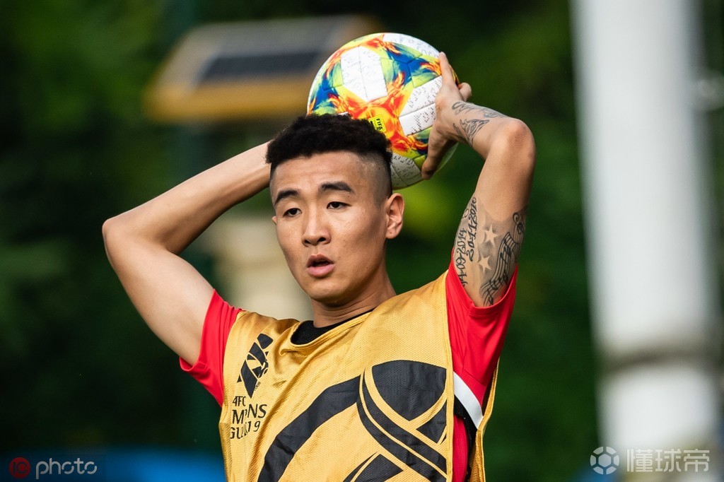 包含清晨亚冠传出新动向；金州勇士伤情更新；管理层表态：球迷炸锅；年轻球员得到机会的词条