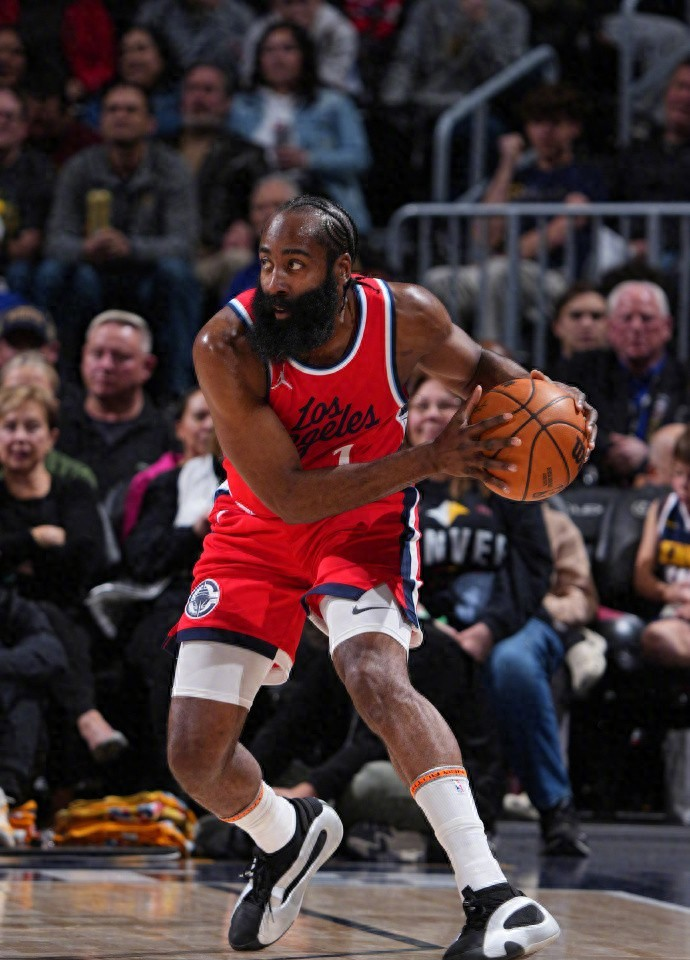 关于转折点费城76人复出首秀，CBA季后赛今夜攻防权衡，媒体盛赞，团队化学反应显著的信息